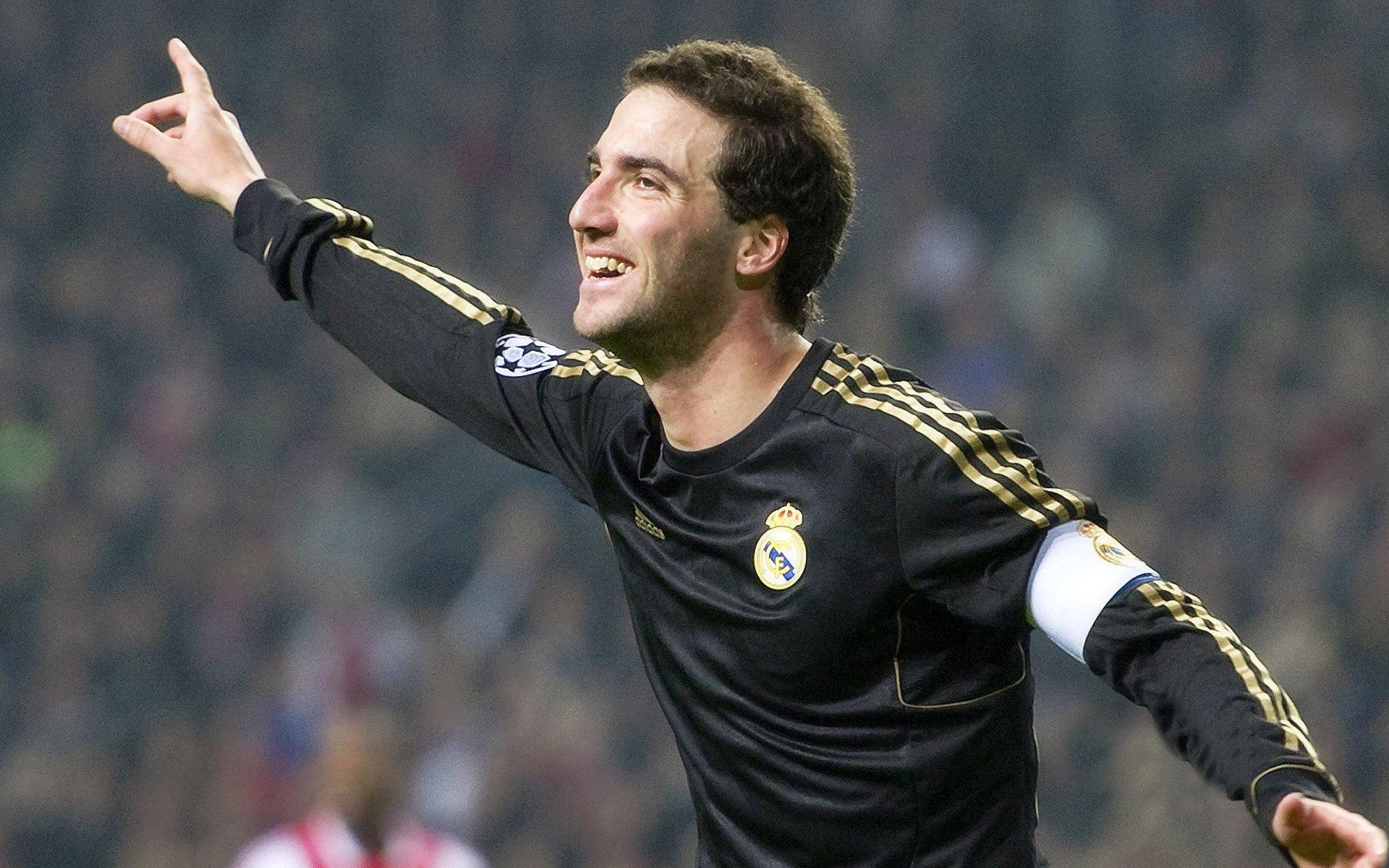 都灵体育报，凯利放弃休息日加紧恢复，卡瓦尔康复进度稍显滞后