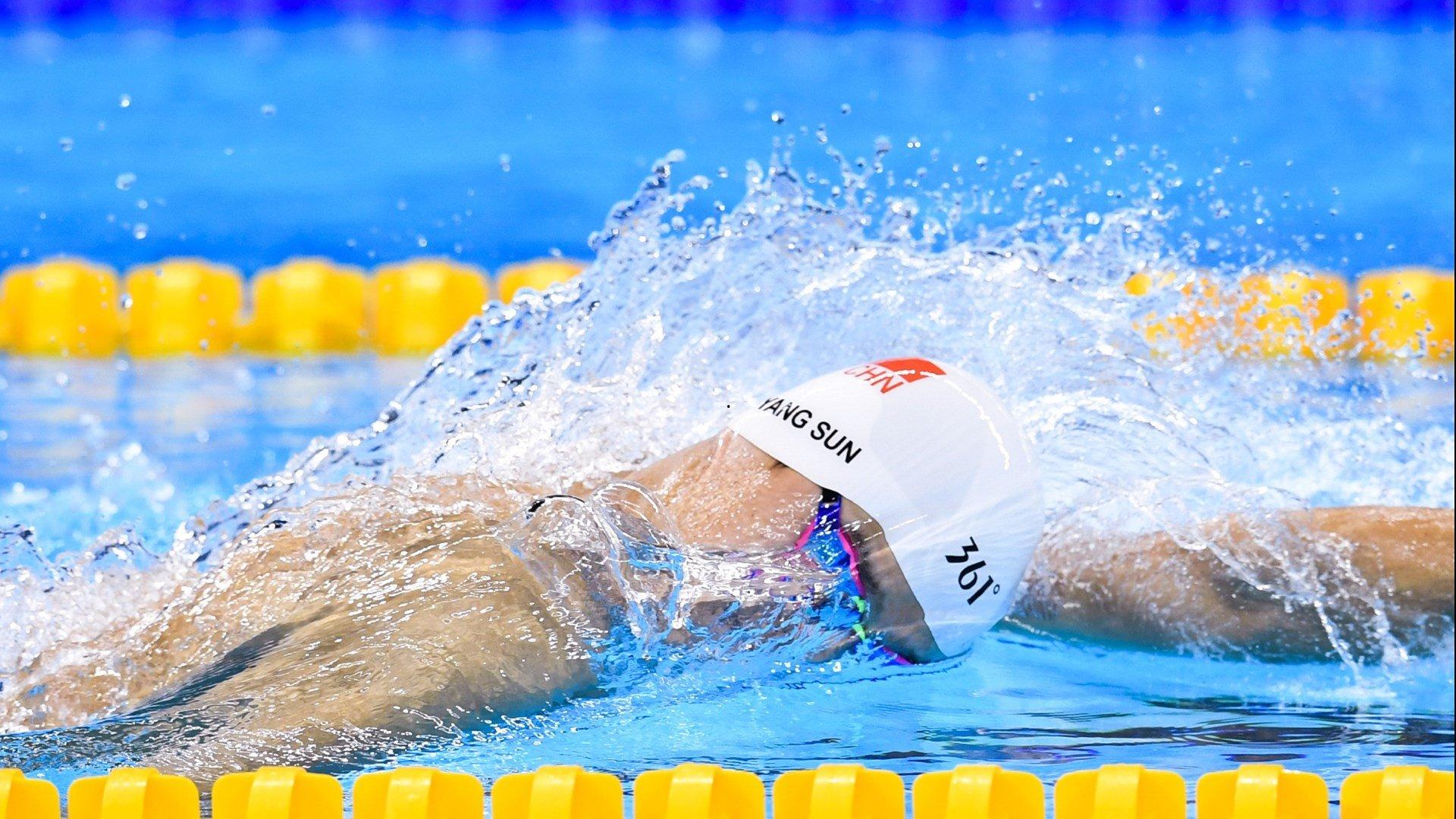 沪上篮球新星爆红网络 球迷笑称，看到这样的身材 小编也想养只会打篮球的魔都鸟