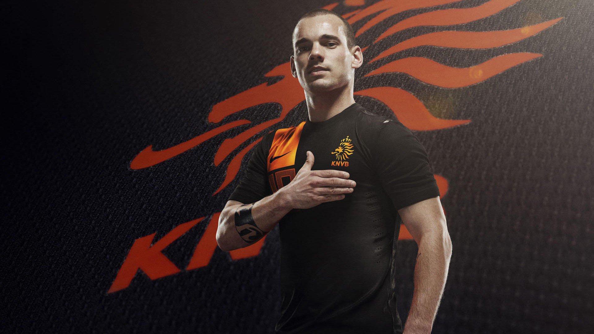 巴埃纳点破客战巴萨关键战术,身后空间与客场决心决定争冠走势